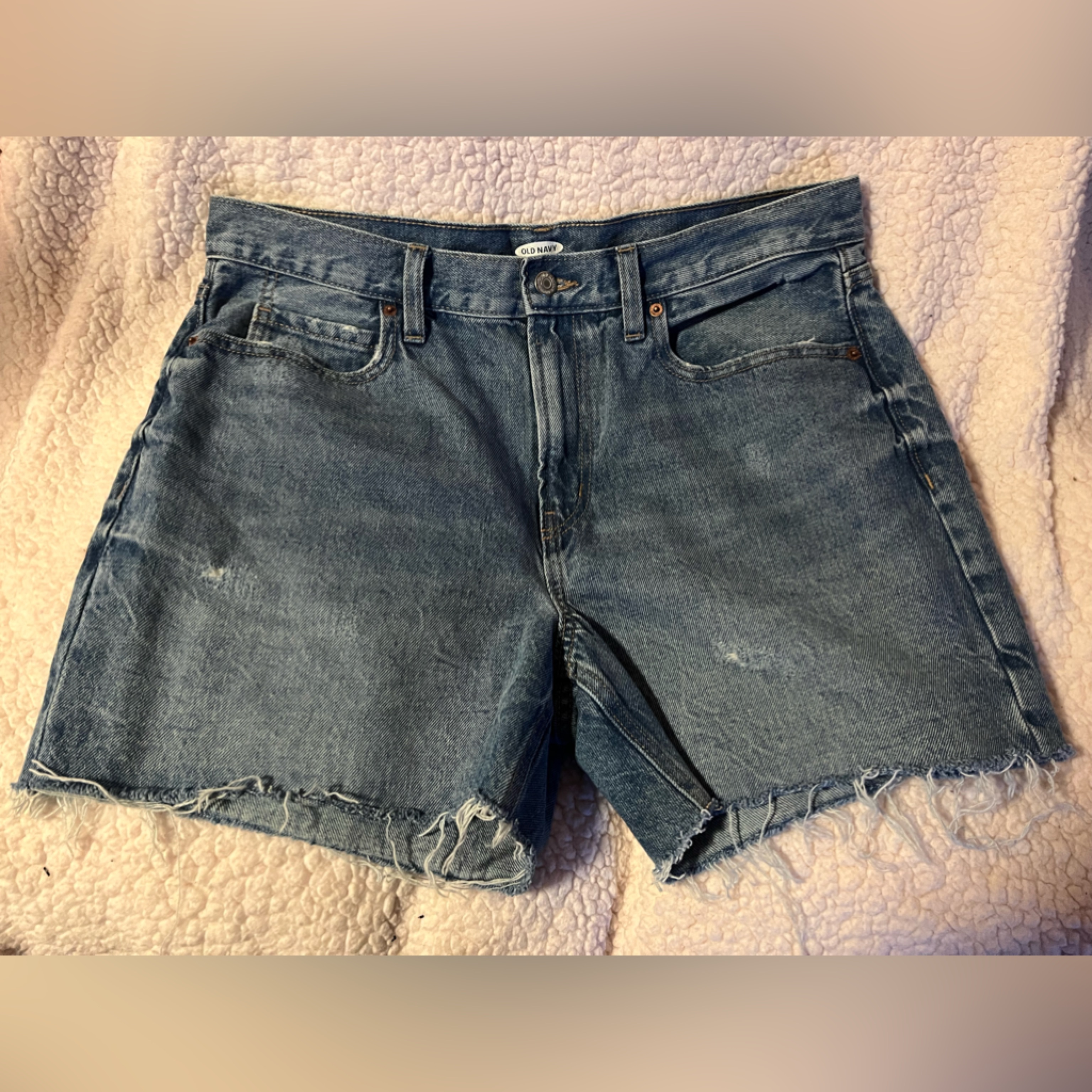 Old Navy Women’s Jean Shorts. Size 12. Nwot.